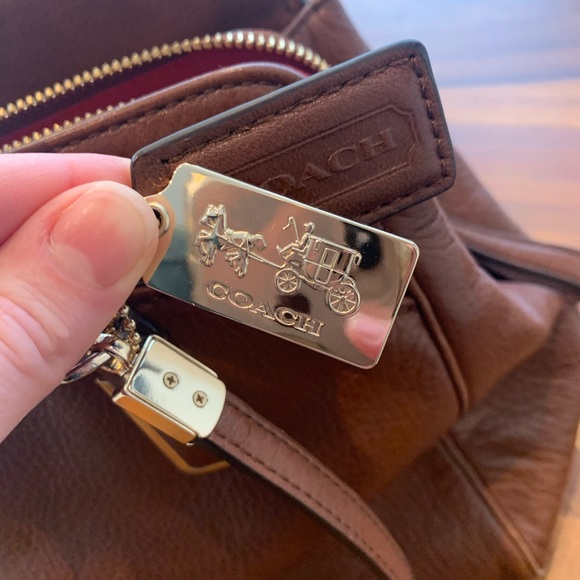 Coach Carriage shoulder purse - Picture 4 of 8